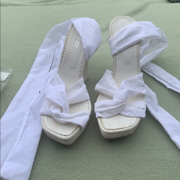 Shoes - Picture 4 of 7